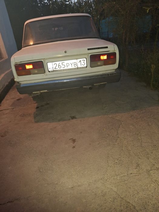 Машина ваз 2107...
