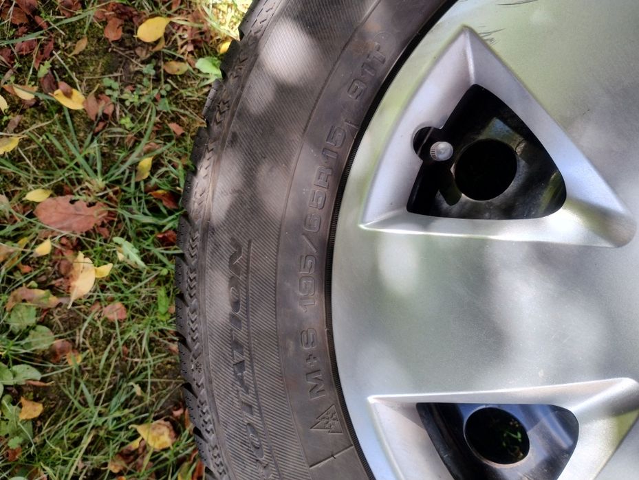 Спешно! Зимни гуми хубави с джанти за Toyota Corolla 2005г. Debica 195