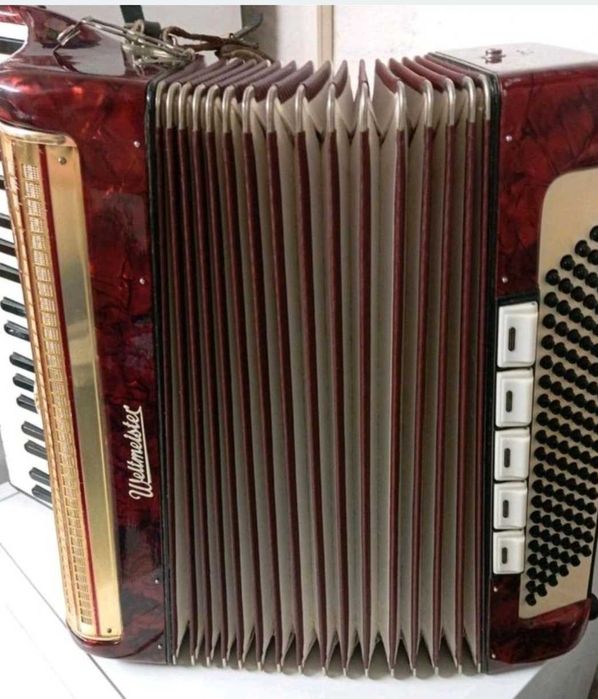 Vând acordeon Weltmeister cu 120 de bași