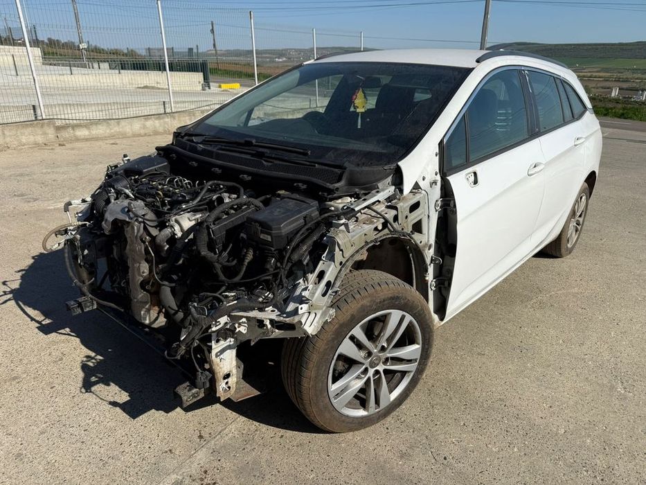 Dezmembrez Opel astra k break alb 2018 1.6 cdti B16DTE