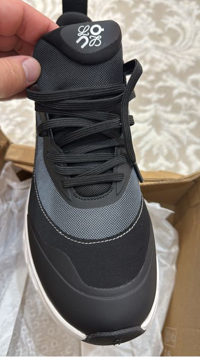 Кроссовки ON новые 42р , оригинал