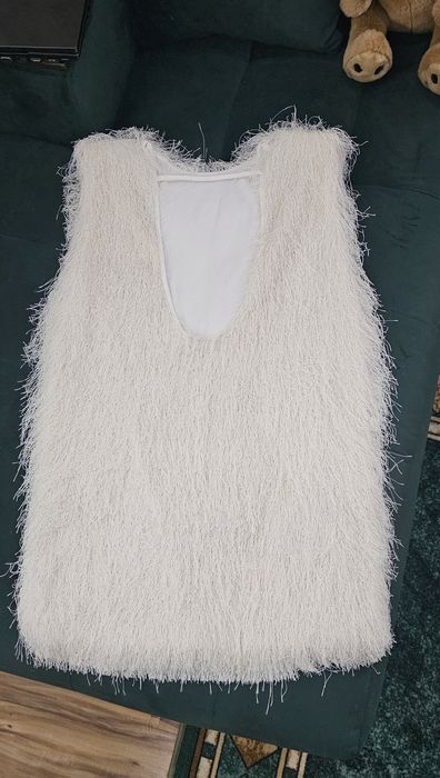 Бяла рокля ресни