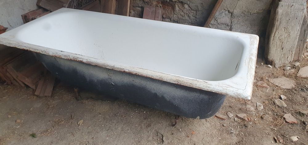 Vana din fonta + baterie + chiuveta bucatarie
Stare foarte buna de uti