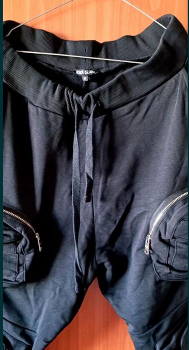 Vând pantaloni sport