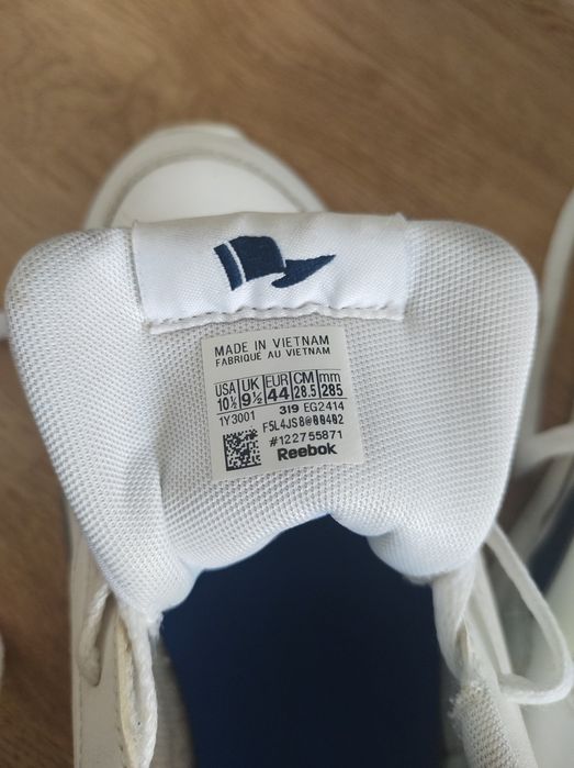 Vând adidași Reebok