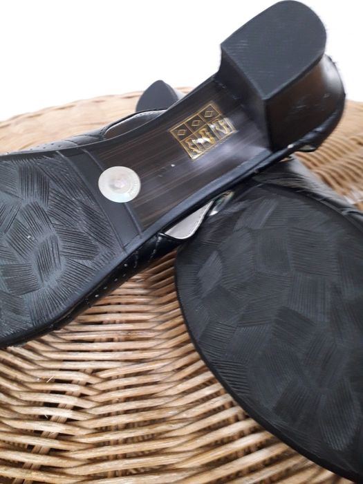 Дамски кожени сандали