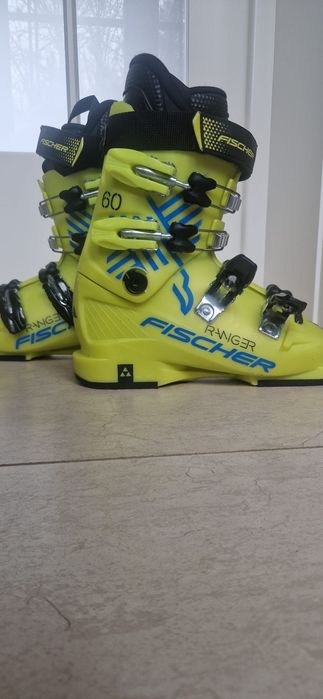 Clapari copii Fischer Ranger 60 JR  - marime 22.5. Conditie buna.