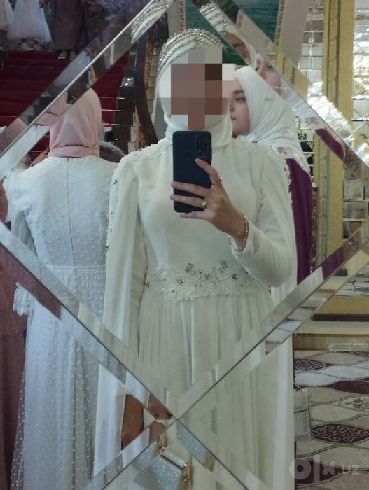 Oqshom libosi sotiladi