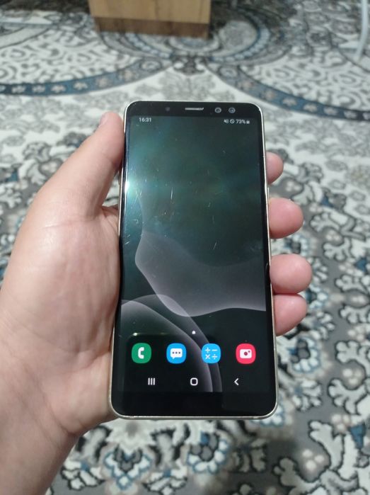 Samsung a8 4/64 ishlab turgan tel IME otgan ekranda soya bor