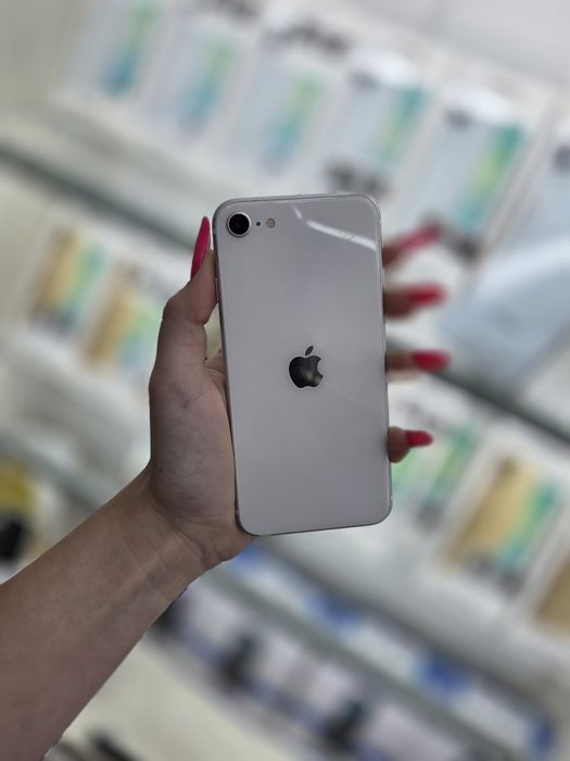 Humor GSM oferă spre vânzare / iPhone SE (2) / 64 GB / White / Garanție 12 luni / Rate