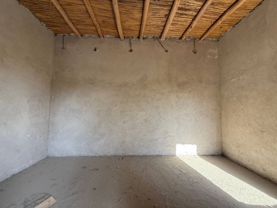 Tayyor 2.4 sotiqli hovli sotiladi