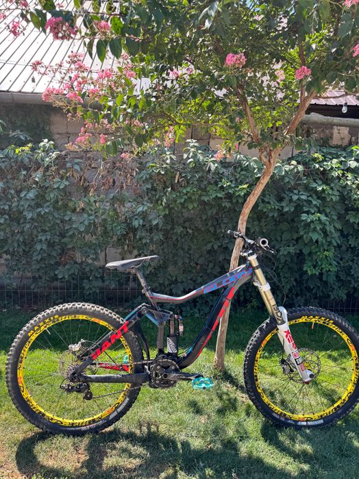 Giant glory dh 2015
