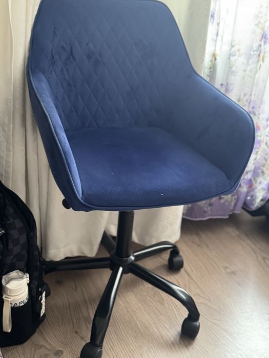 Scaun din catifea, rotativ