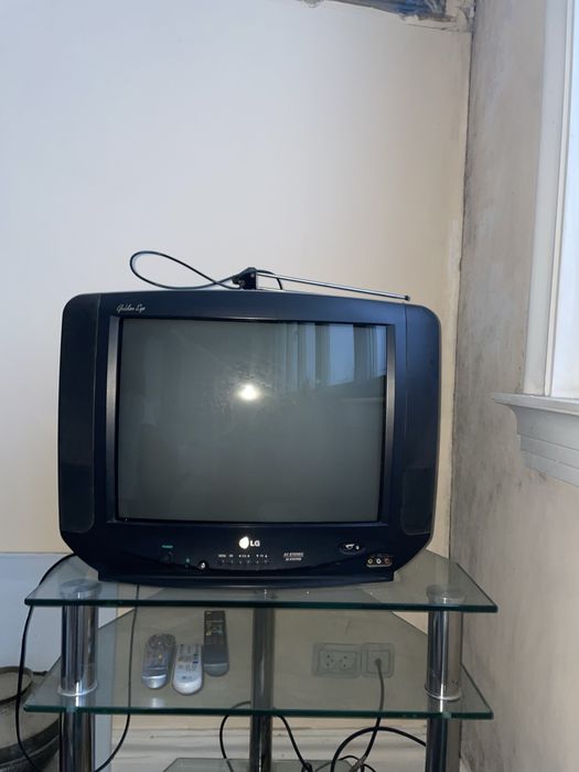 Комплект ТВ LG Golden Eye + Тюнер + Стеклянная тумба (можно отдельно)