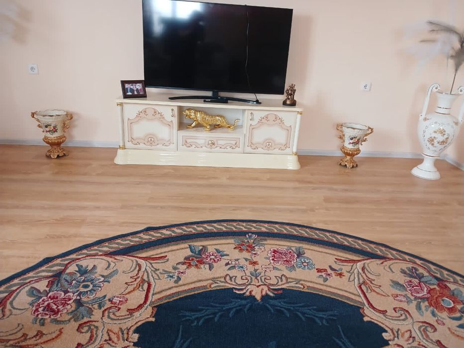 Тумба подтелевизор