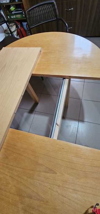 Masa masiv ovala cu extindere