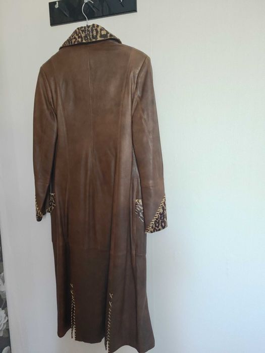 Елегантно манто от естествена кожа