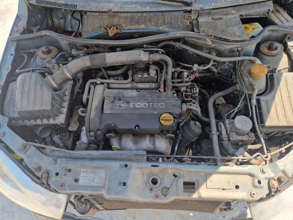 Opel Corsa C 1.4i (НА ЧАСТИ)