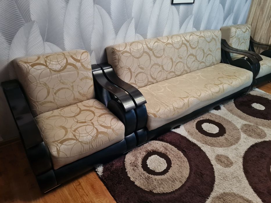 Продается мягкая мебель в хорошем состоянии. Диван и два кресла.