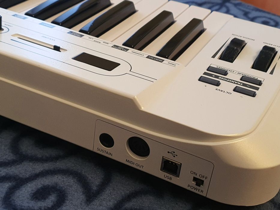 MIDI-клавиатура Carbon 61