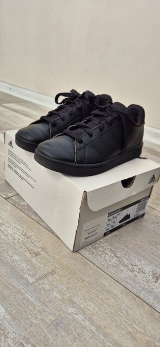 Продавам детски кожени маратонки Adidas Advantage K размер 30