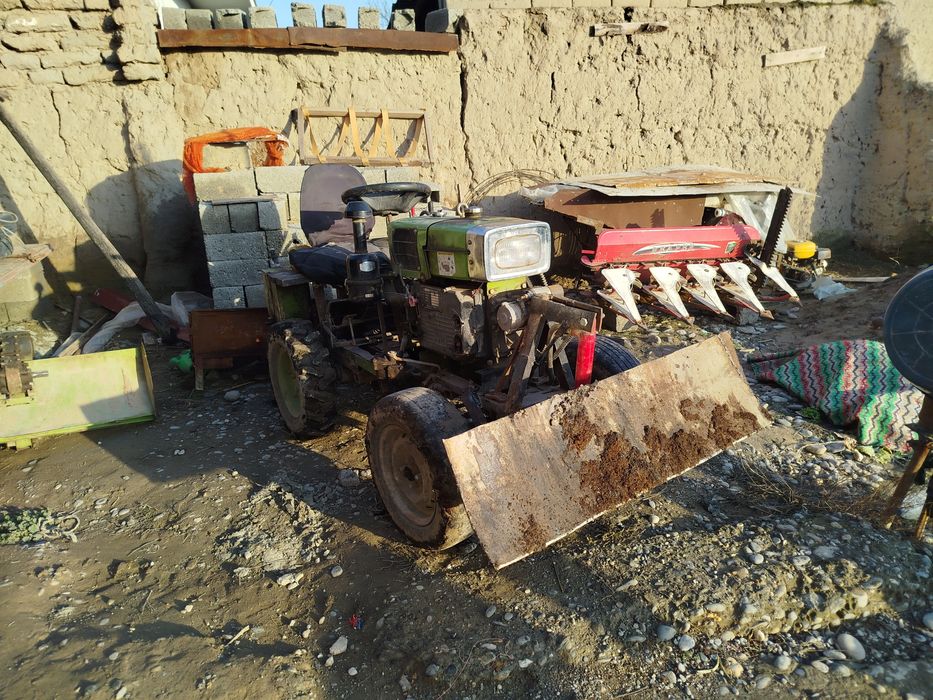 Mini traktorcha sotiladi 18 ot kuchi
