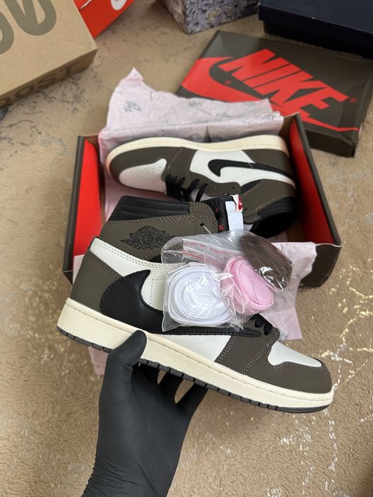 Air Jordan 1 x Travis Scott