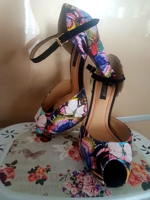 Vand sandale piele model deosebit fluturi