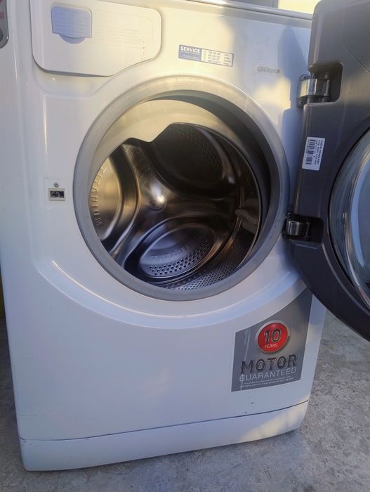 Vând mașina de spălat hotpoint ariston