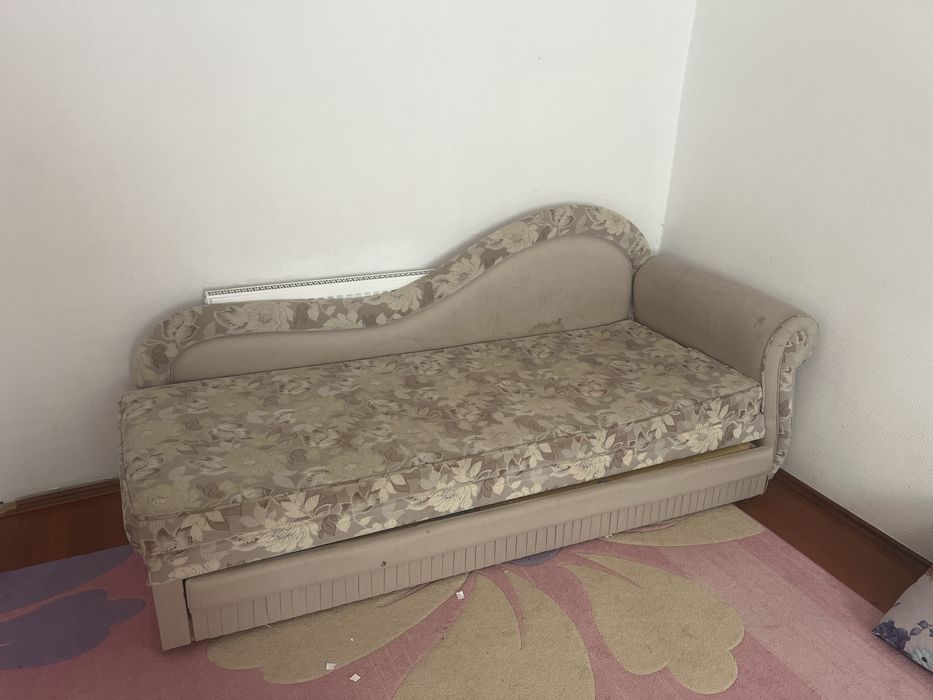 Продам диван размер 90х200