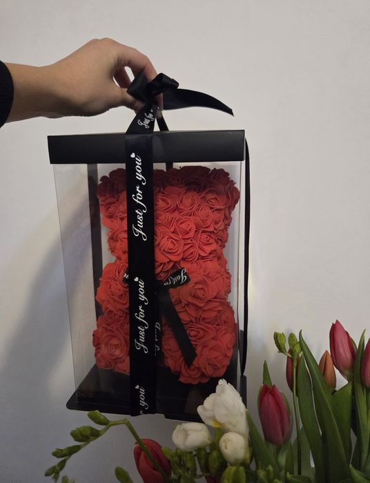 Ursuleț din trandafiri albi/roșii