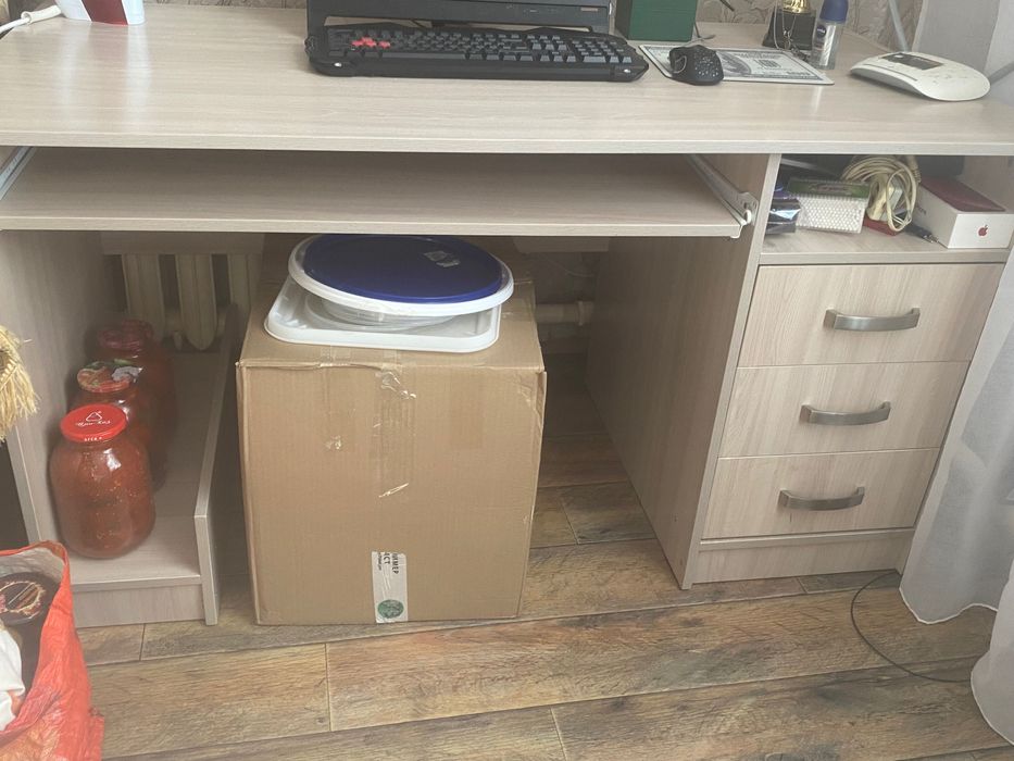 Стол компьютерный