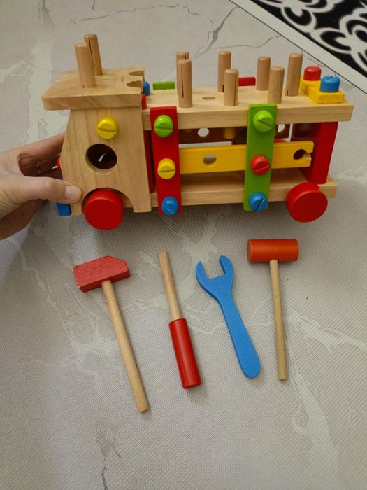 Продам конструктор машинка