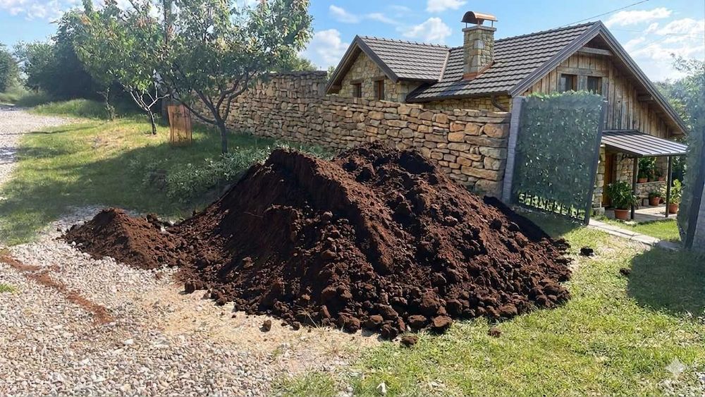 Пресят биохумус (плодородна почва), добит от конкретен плодороден слой и район - чист, песъклив, без камъни и плевели + транспорт