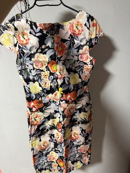 Rochie cu flori eleganta