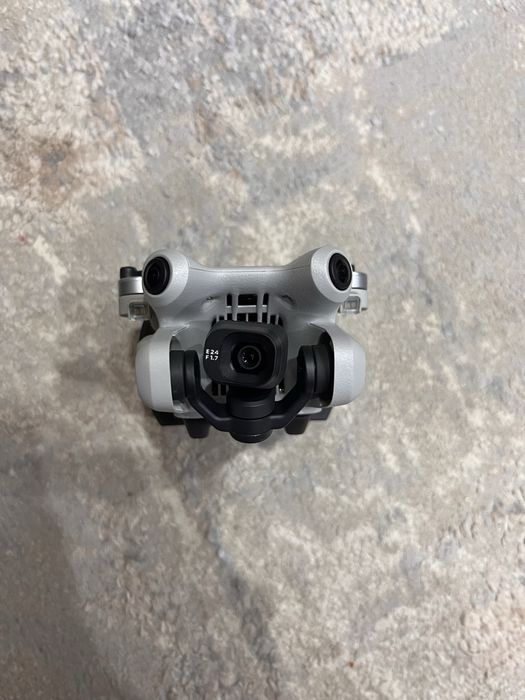 Дрон DJI Mini 4 Pro + Пульт RC 2 (со встроенным экраном) + Кейс