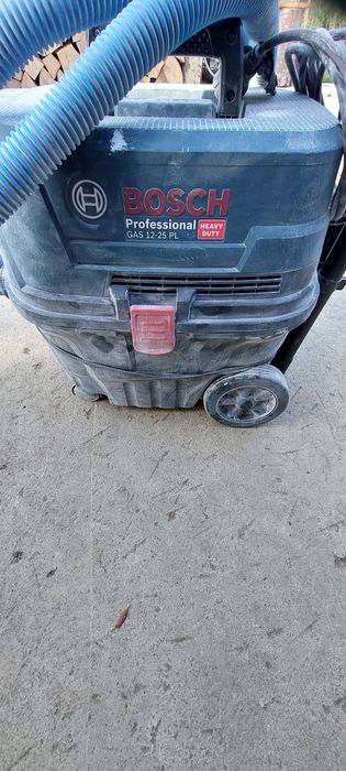 Vând aspirator bosch profesional