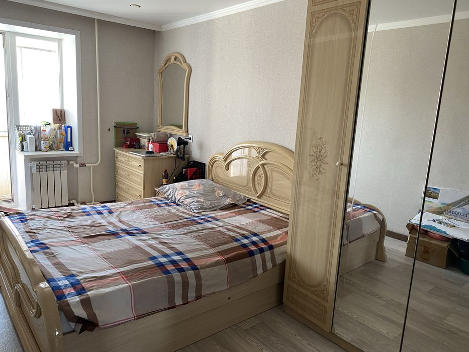 Кухня, холодильник, спальный гарнитур