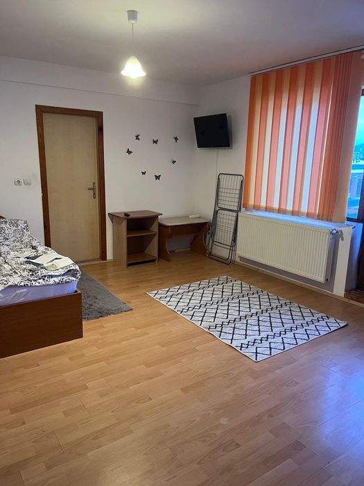 Inchiriez garsoniera