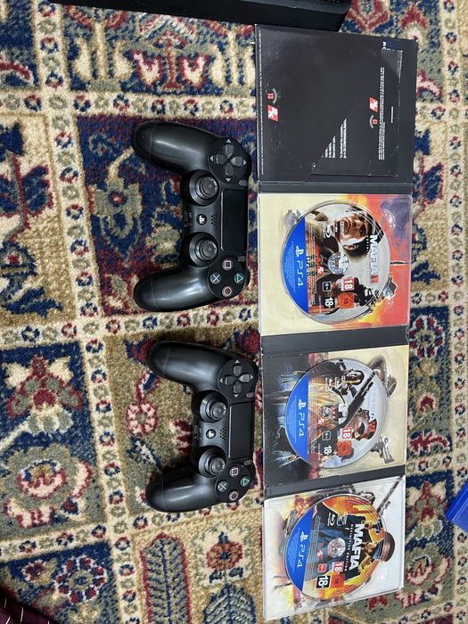 Ps 4 slim 1Tb 2 джойстика