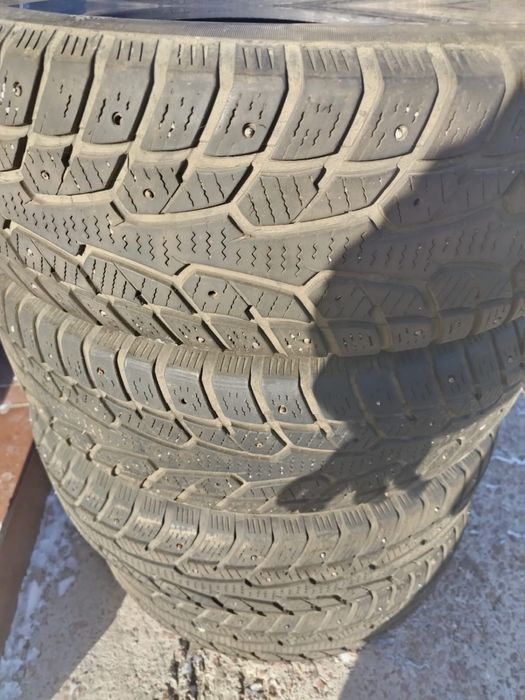 Продам резину 215/65 R17. комплект (4 шт.)