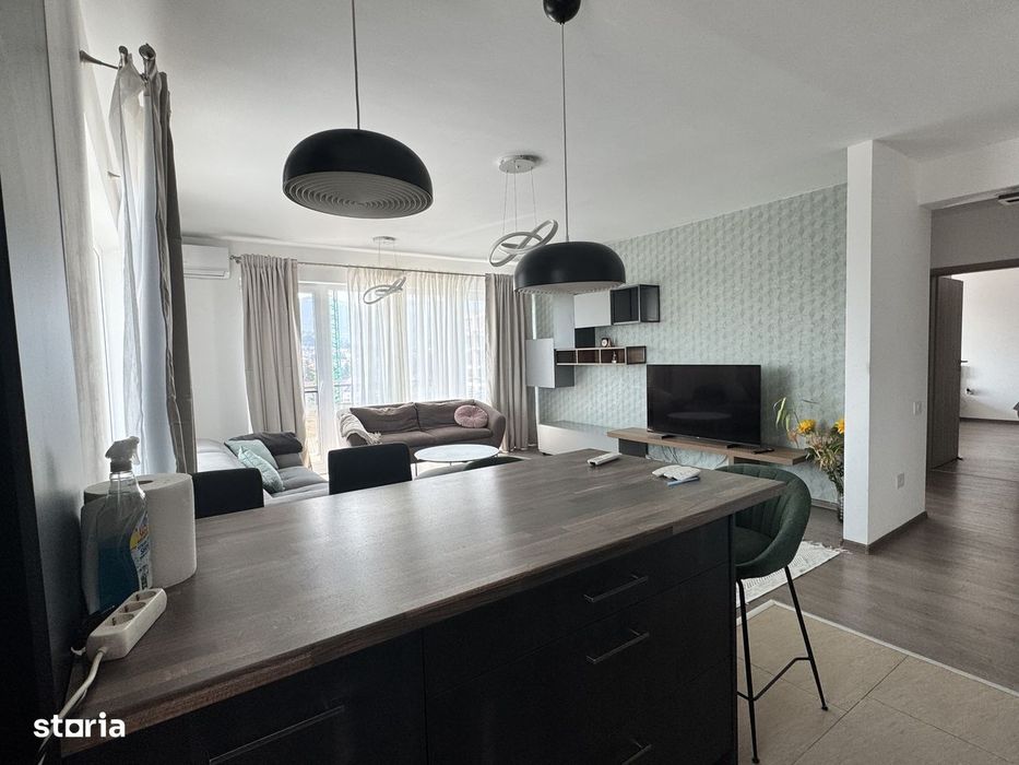 De închiriat apartament 3 camere priveliște deosebită