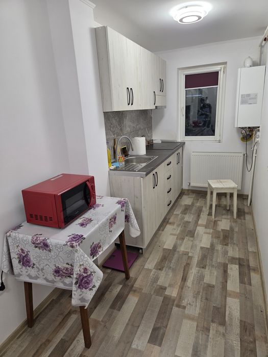 Inchiriez apartament