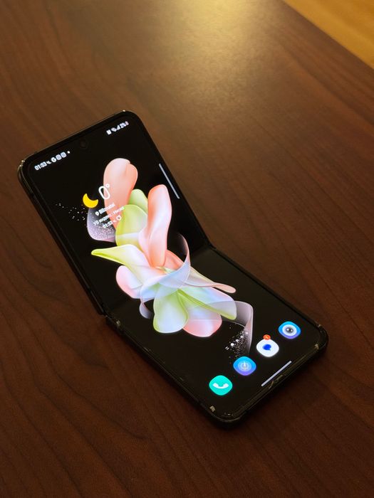 В ГАРАНЦИЯ! Samsung Galaxy Z Flip 4