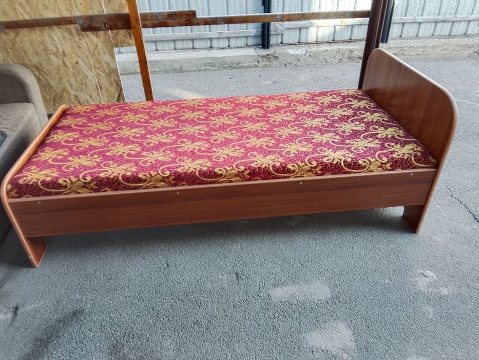 Продам кровать полуторку