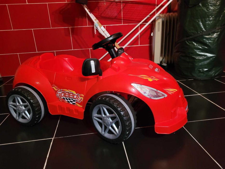 Vand masina rosie cu pedale