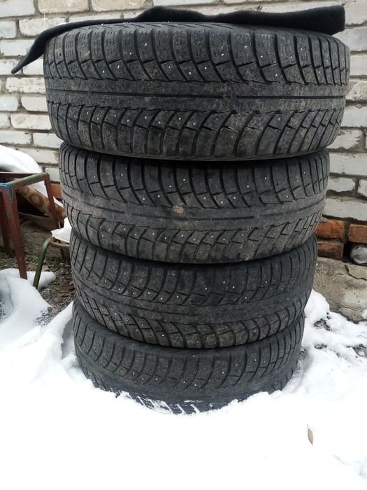 Продам Шины  215/ 65 R16