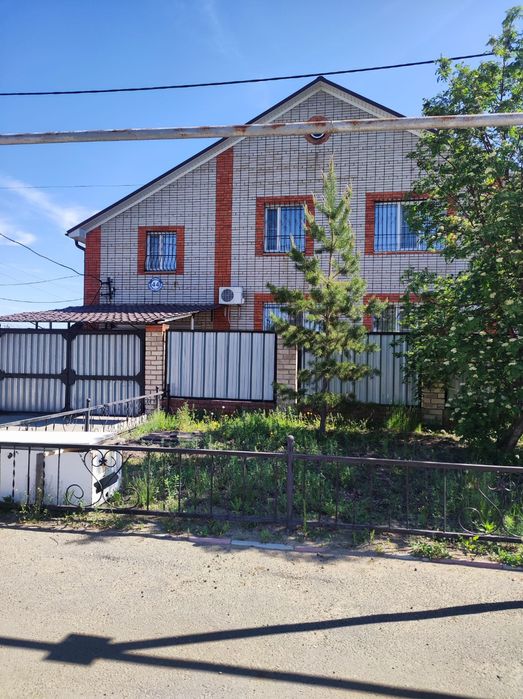 Продам двухэтажный коттедж