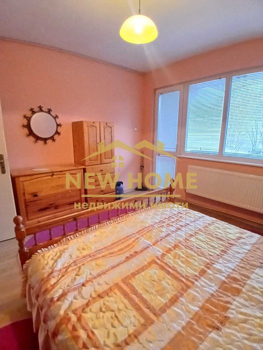 Светъл, слънчев, топъл апартамент под наем.