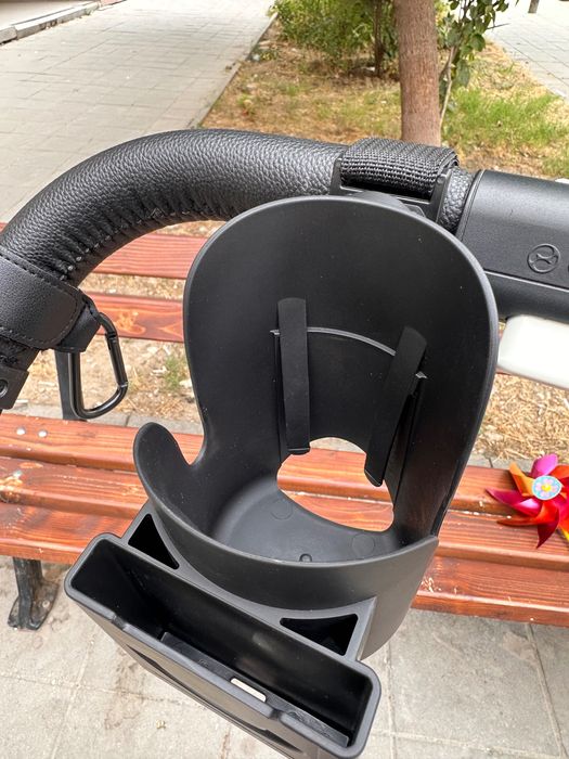 Поставка за чаша